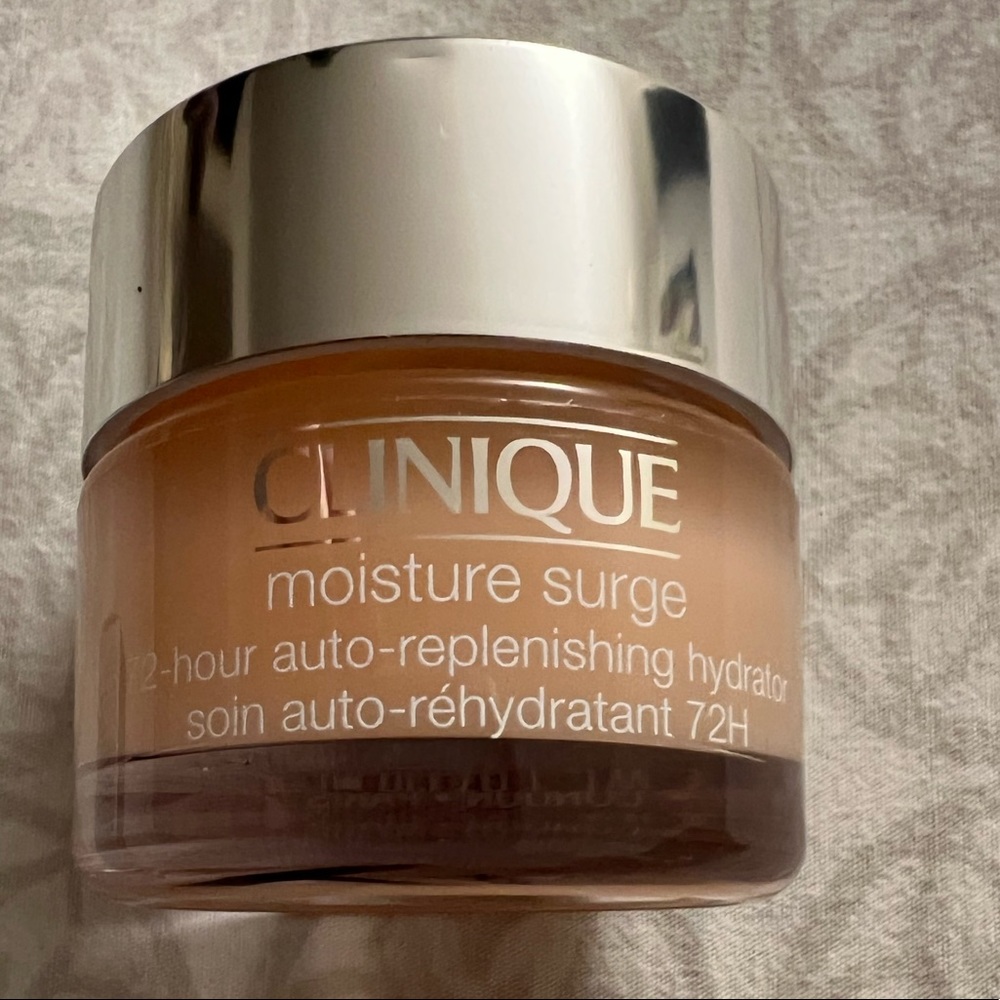 Clinique moisture surge